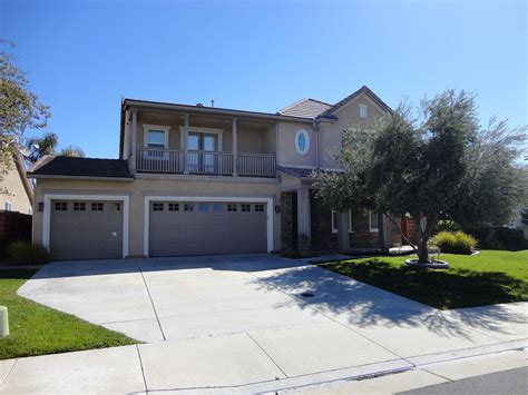 It contains 4 bedrooms and 3 bathrooms. . Zillow murrieta